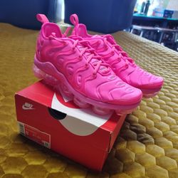 Brand New Women's Nike Vapormax Plus Shoes Size 8 - $119 OBO 