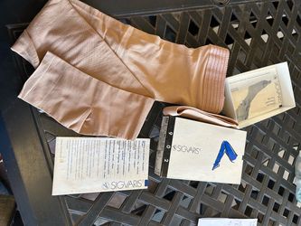 Sigvaris- 30/40.  NEW.  Chino, ca