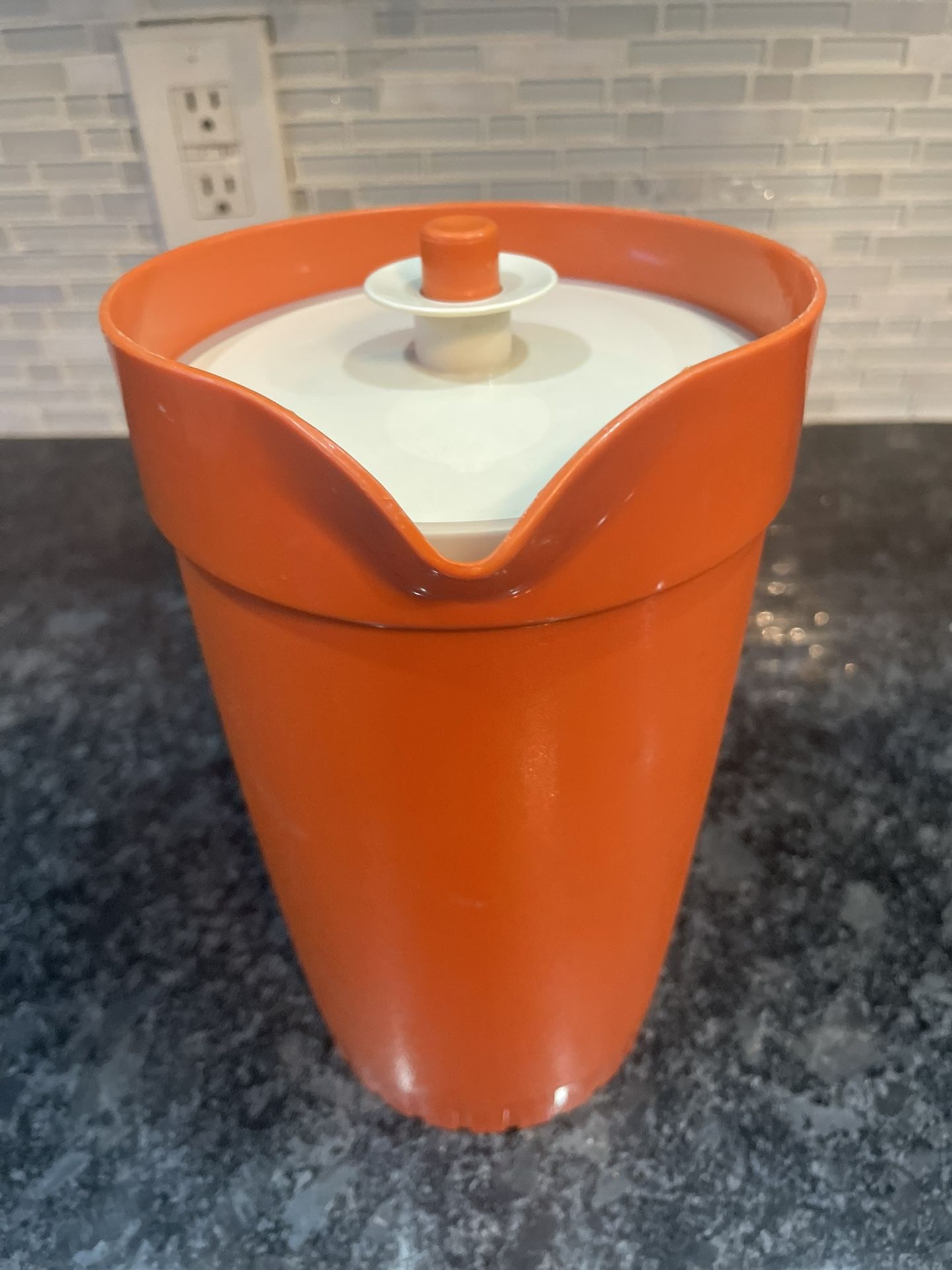 Orange Tupperware Juice Pitcher Container / Vintage Tupperware Jug With  Push Button White Secure Lid / Retro Canadian 1970s / 1.5 Quart 