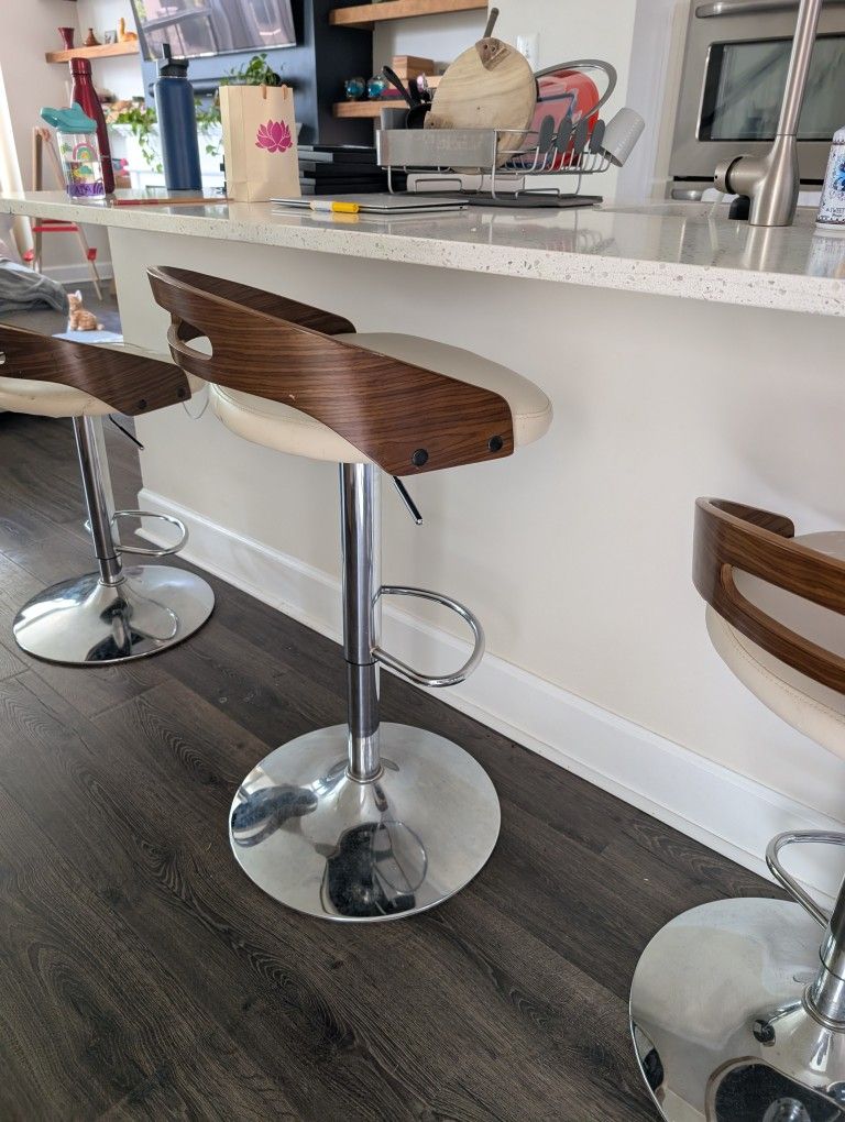4 Bar Stools / Kitchen Island Chairs