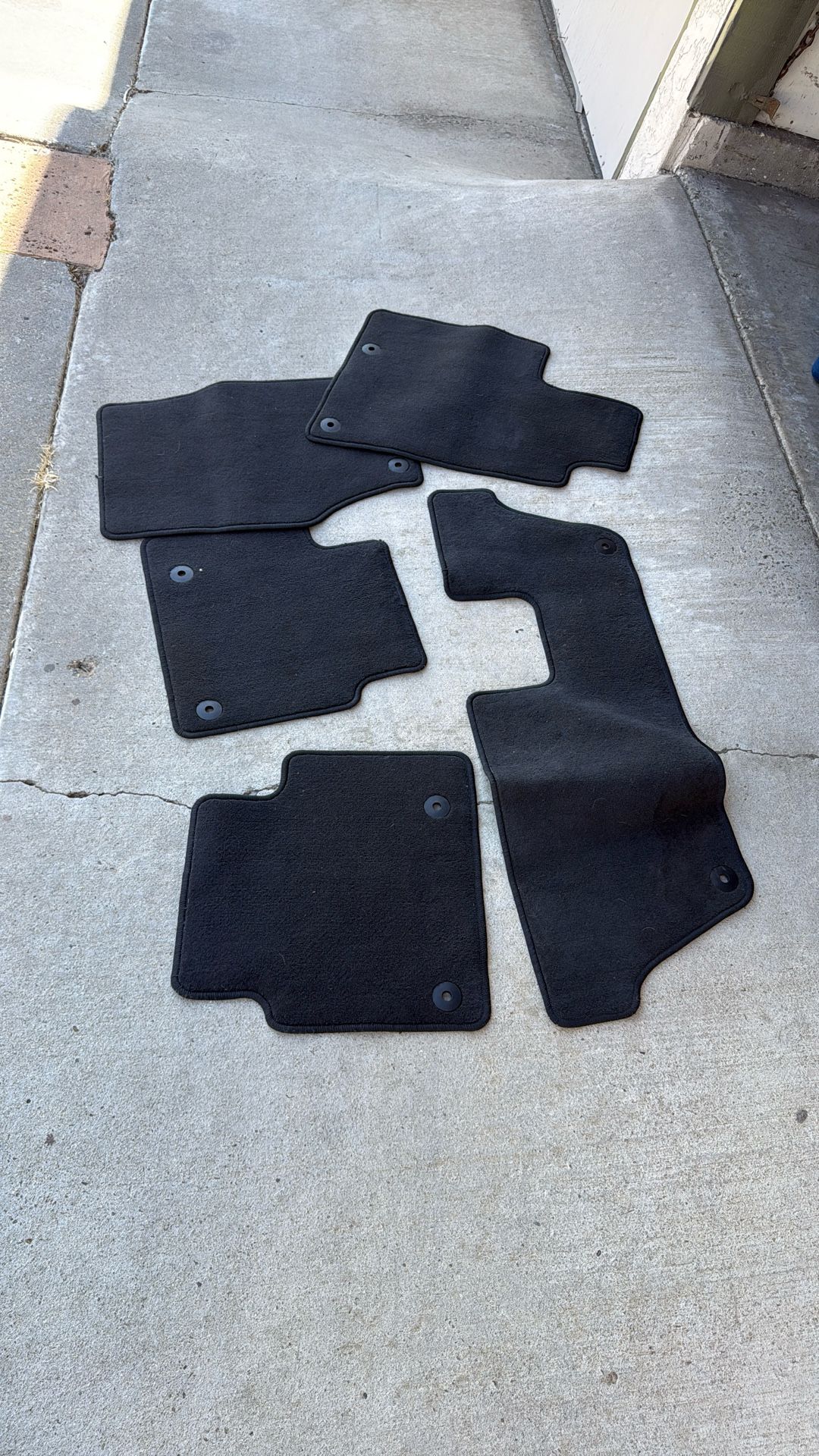 Jeep Grand Cherokee L Carpet Floor Mats – OEM