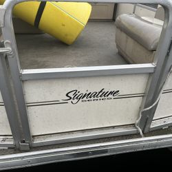 2006 Pontoon Suntracker Signature