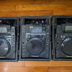 The Pioneer CDJ-2000