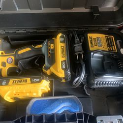 Dewalt 1/2 “ Drill Driver With Battery +charger