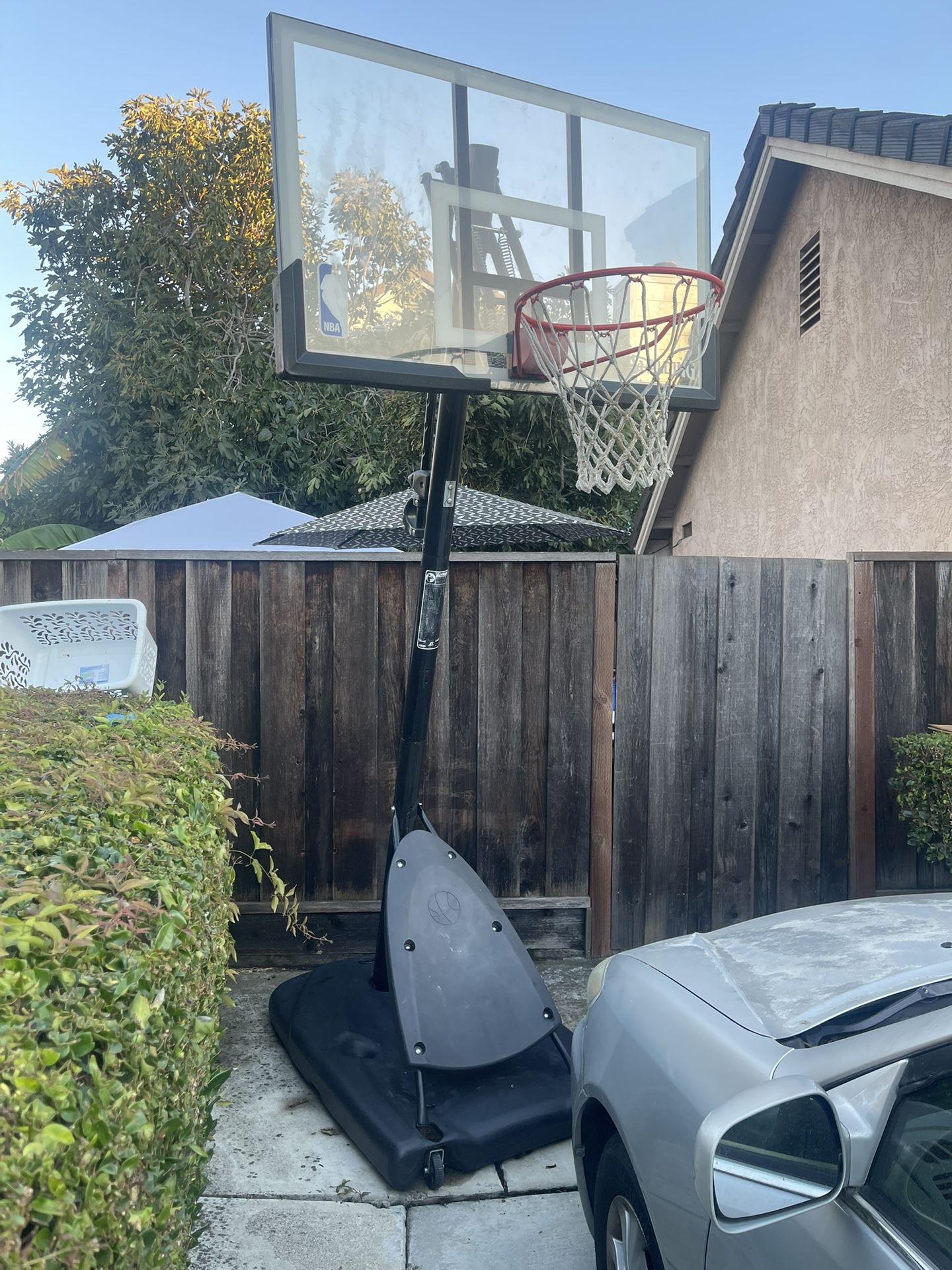Basketball hoop