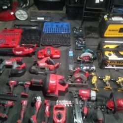 Milwaukee DeWalt Makita 