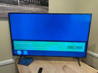 43" Samsung 4K Smart TV (TU7000) - Perfect Condition + New Remote + power cable