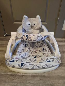 Baby seat with tray and toy