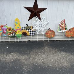 HOLIDAY OUTDOOR DECORATIONS