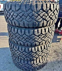 285/75/18 Goodyear Selling a set of 4 tires in excellent condition 🫡