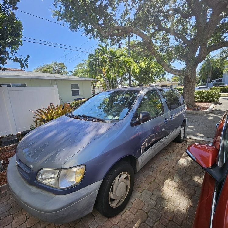 2000 Toyota Sienna