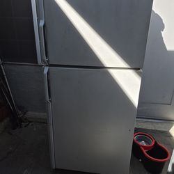 GE Refrigerator ( Delivery Available )