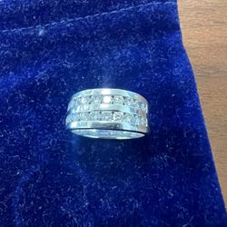 14 Karat White Gold Ring With Natural Diamonds Size 8.5