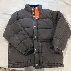 Levi’s Puffer Jacket (BRAND NEW)