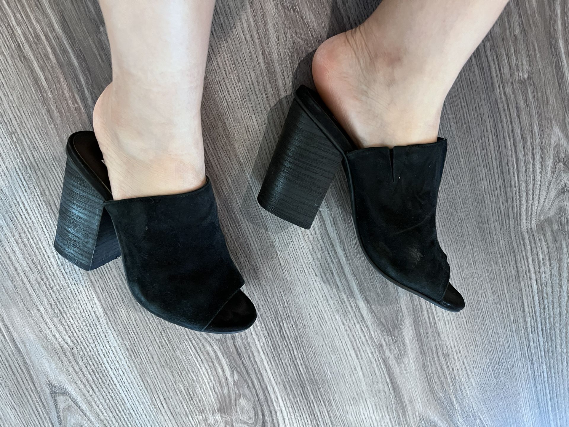 Size 4 Black Sewed Block Heel Slides  