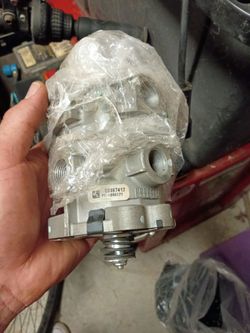 Bendix E-6 Dual Circuit Foot Brake Valve