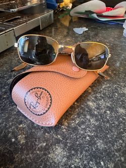 Women’s Ray-Ban sunglasses