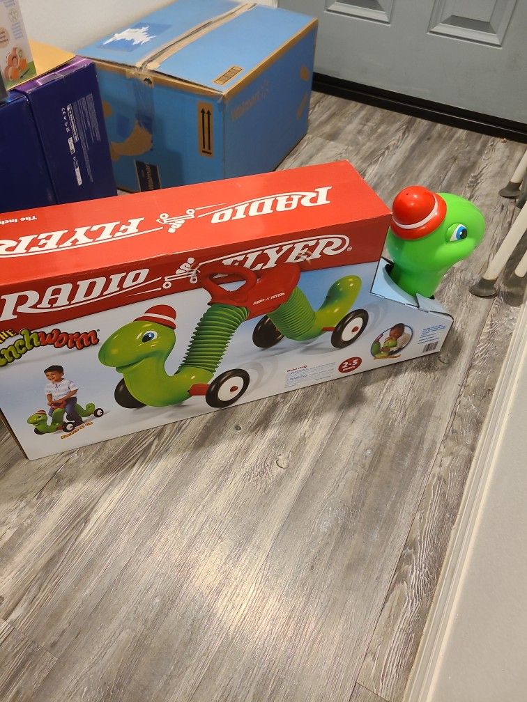 Radio Flyer, Inchworm, Classic Bounce and Go Ride-on