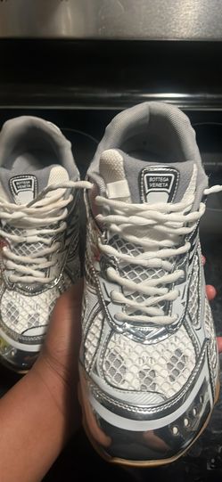 Bottega venetas Size 10