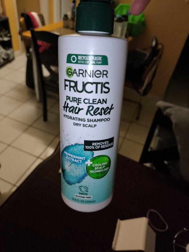 Garnier Fructis Pure Clean Hair Reset Hydrating Shampoo with Peppermint Extract, 12 fl oz