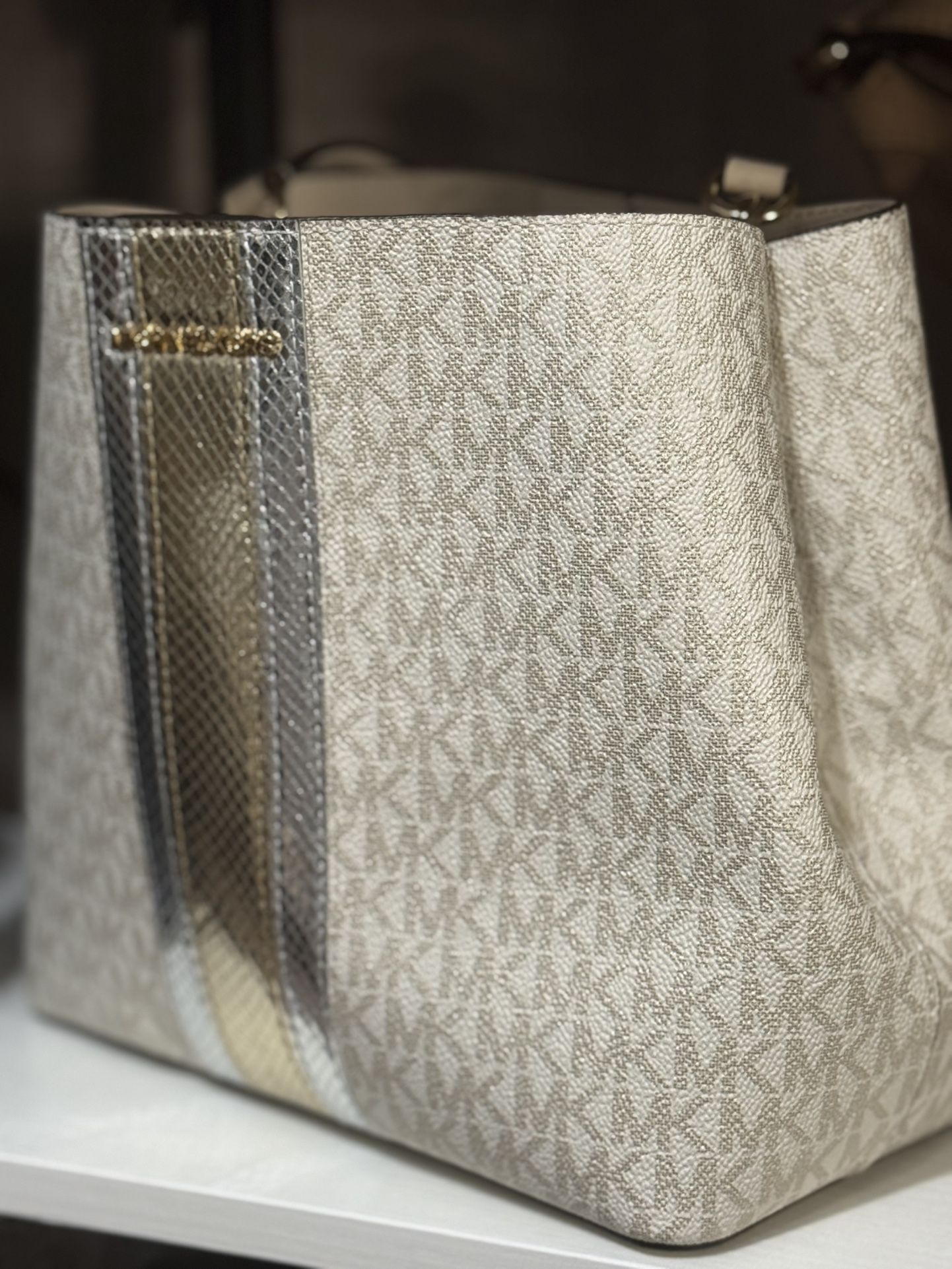 Michael Kors Pratt Medium Bucket Bag