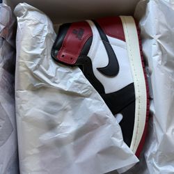 Men’s Jordan Retro 1 “Black Toe” Size 11