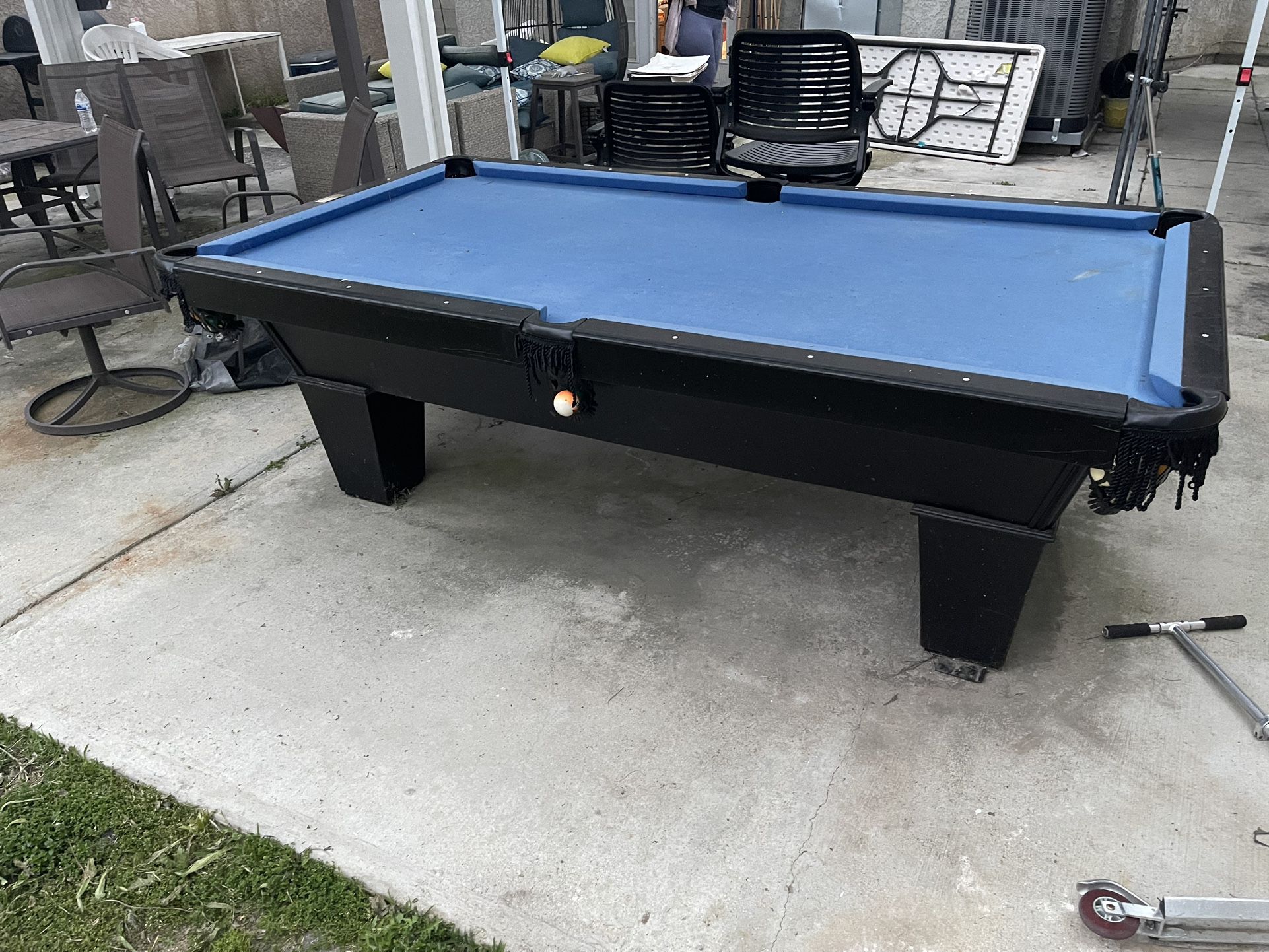 8FT CAMELOT POOL TABLE 