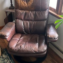 Premium Brown Leather Swivel Chair – Comfortable & Stylish