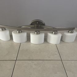 Bathroom light fixture 