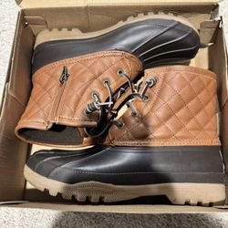 BRAND NEW Women’s Size 8M Sperry Snow Boots For $40!