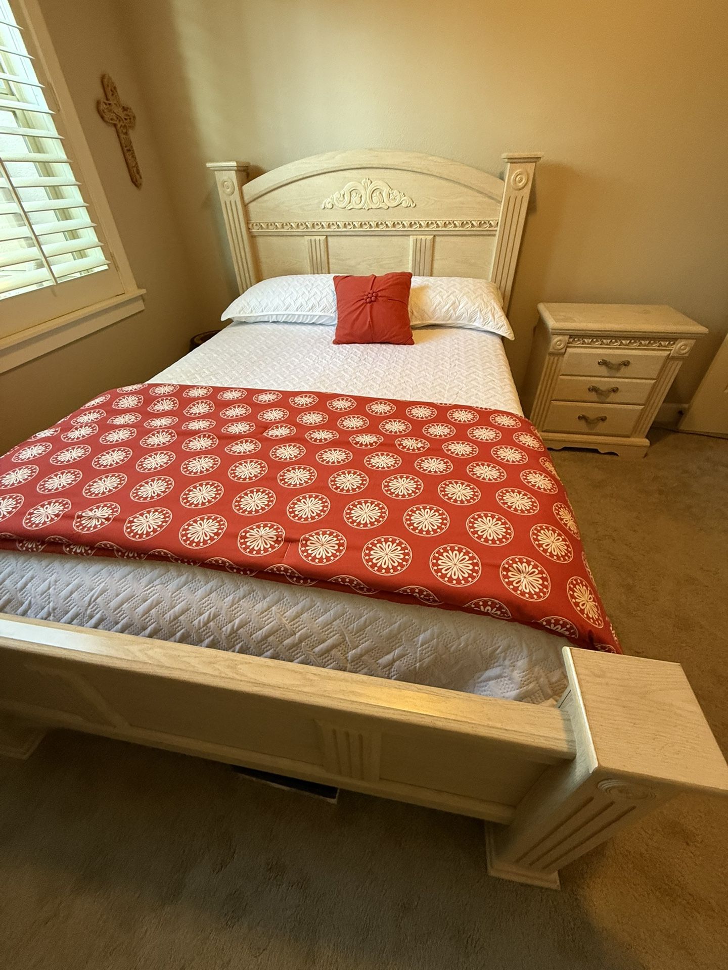 Beautiful Solid Queen Bedroom Set