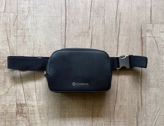 Lululemon everywhere belt bag cactus material 1L
