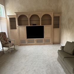 Entertainment center