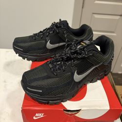 Nike Vomero 5 - Women’s 9