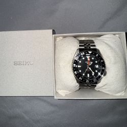 Seiko 5 Sport GMT 