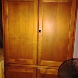 TV ENTERTAINMENT CENTER 