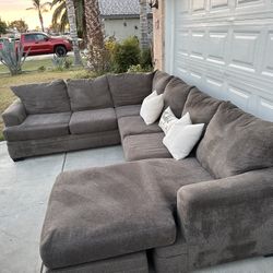 Huge Grey U-Shape Sectional (FREE DELIVERY) 