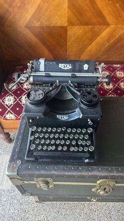 Antique Royal Typewriter