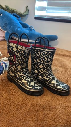 Kids rain boots size 12