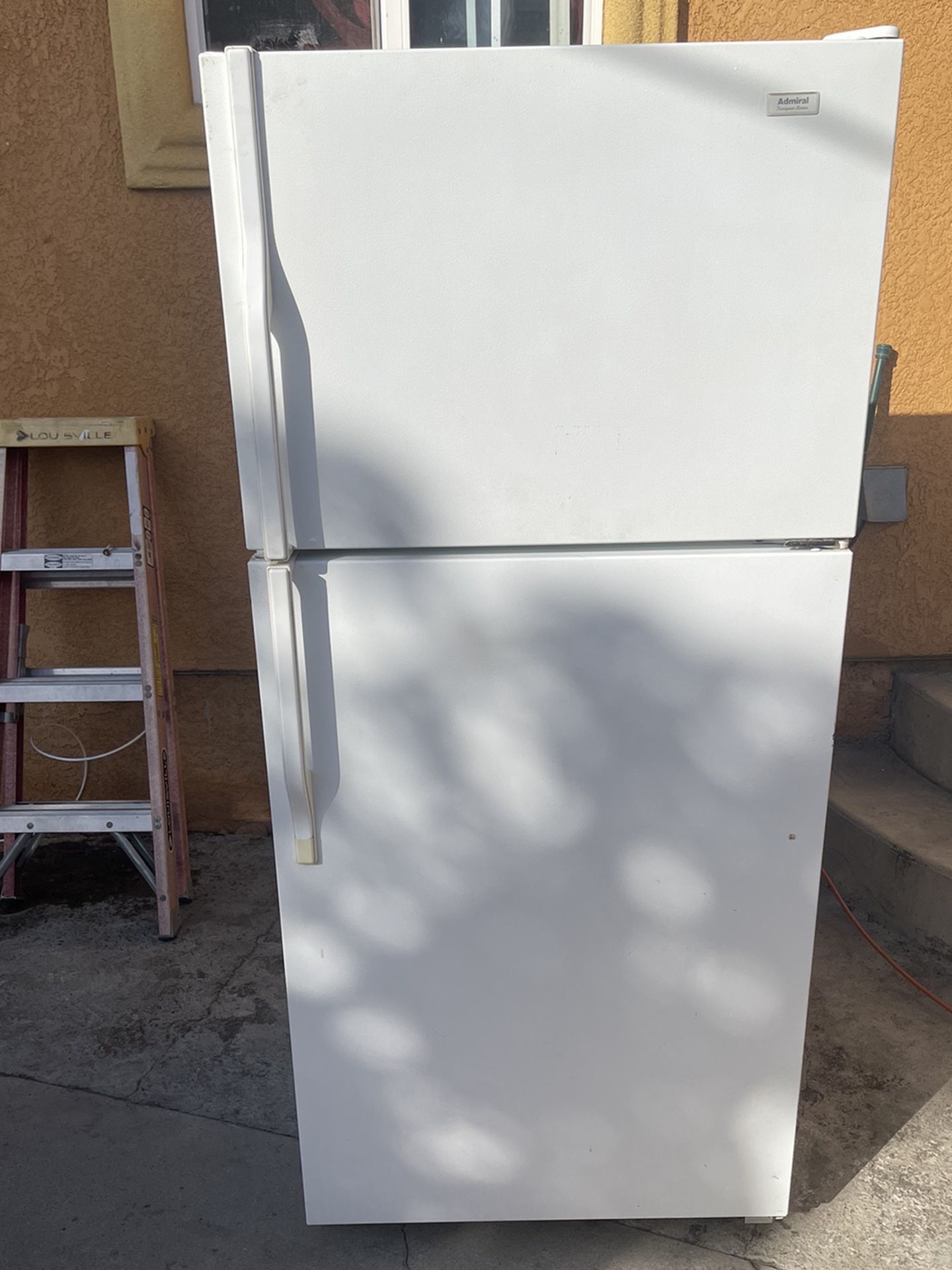 Refrigerator / Whirlpool / Good Condition / Delivery Available !