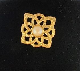 Vintage Pin Gold Toned Diamond Shape