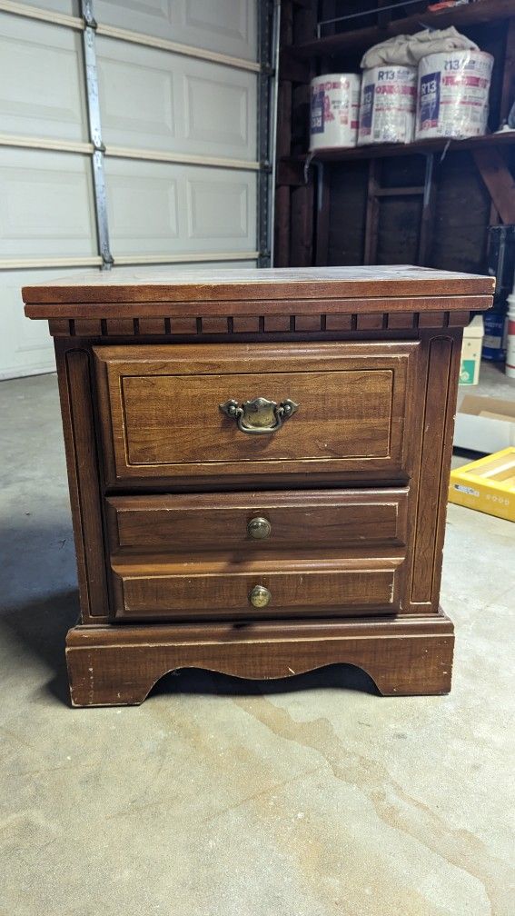 Broyhill Solid Wood 2 Drawer Nightstand for Sale in Fullerton, CA OfferUp
