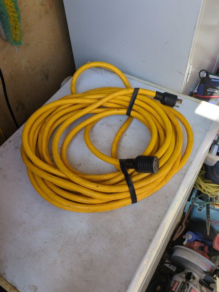 Heavy Duty Twist Lock Extension Cord