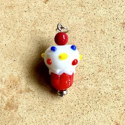 🧁 Darling blown glass cupcake beaded pendant