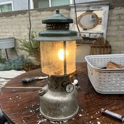 The Coleman 220B lantern is a highly collectible and functional double-mantle pressure lantern. Produced between 1930 and 1942, it was part of the Col