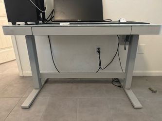 Automatic desk