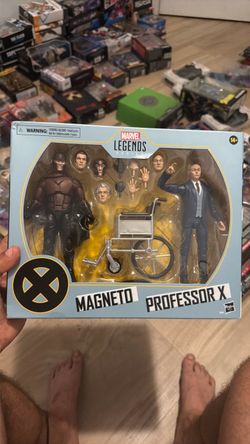 Marvel Legends Magneto & Professor X