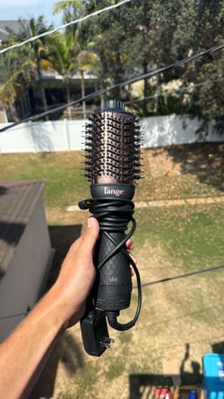 Le Volume brush dryer