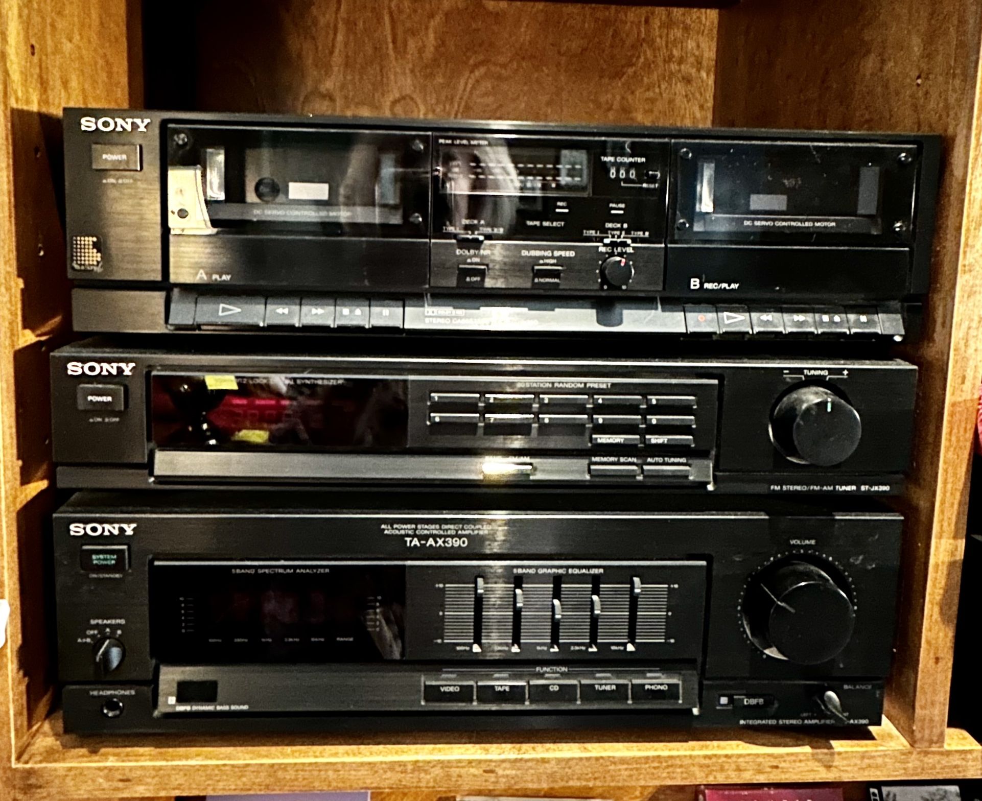Complete Sony Stereo System With Speakers