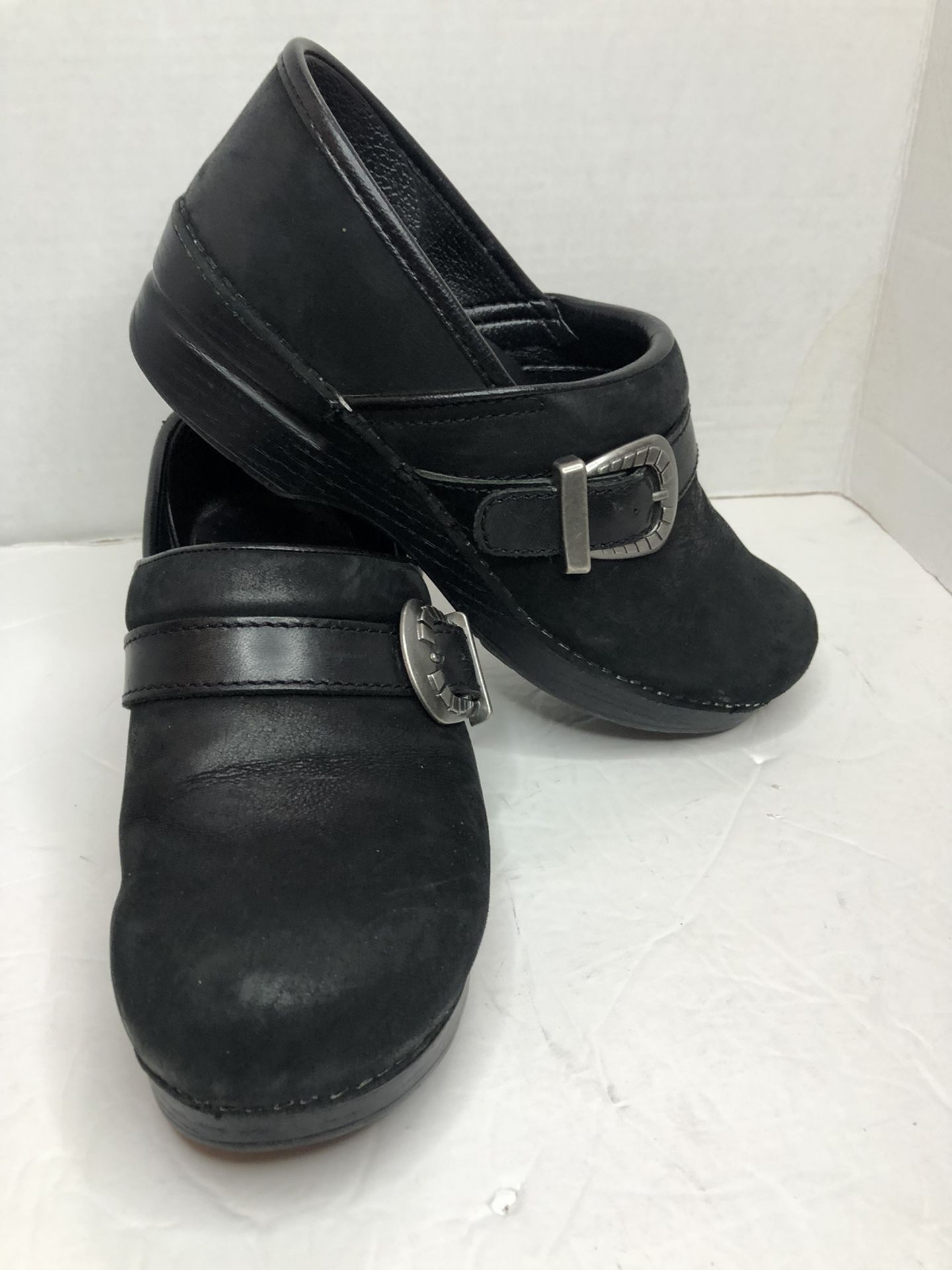 Womens 39 8 M Dansko Pammy Suede Buckle Clogs Shoe